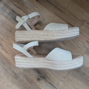 Old Navy - Beige Platform Sandals - Size 8
